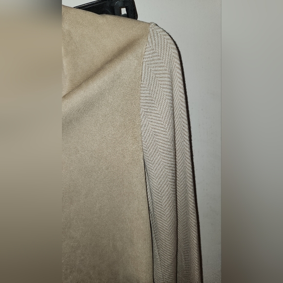 AMS Pure Jacket SS23 1910, Size Small, NWT MSRP $318 - Picture 10 of 13